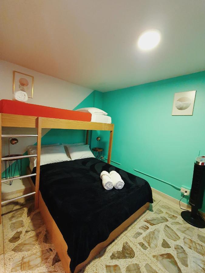 La Playa Hostel & Rooftop Medellin Bagian luar foto