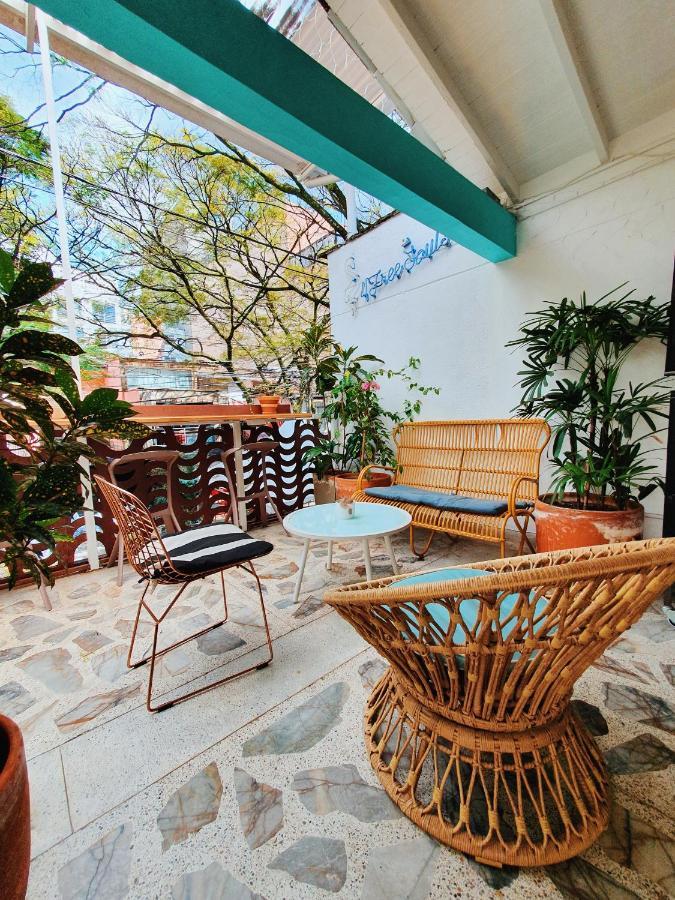 La Playa Hostel & Rooftop Medellin Bagian luar foto