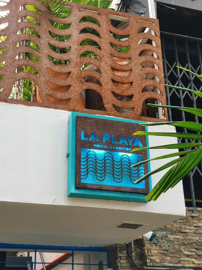 La Playa Hostel & Rooftop Medellin Bagian luar foto