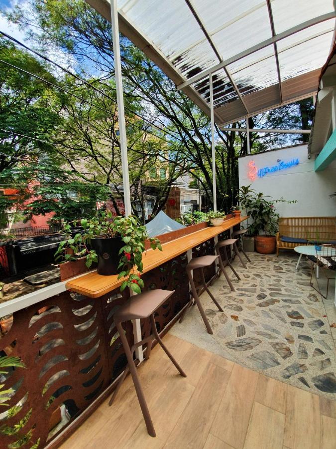 La Playa Hostel & Rooftop Medellin Bagian luar foto