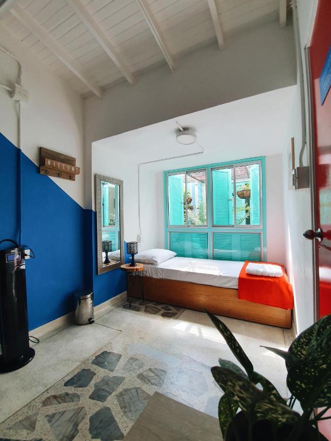 La Playa Hostel & Rooftop Medellin Bagian luar foto