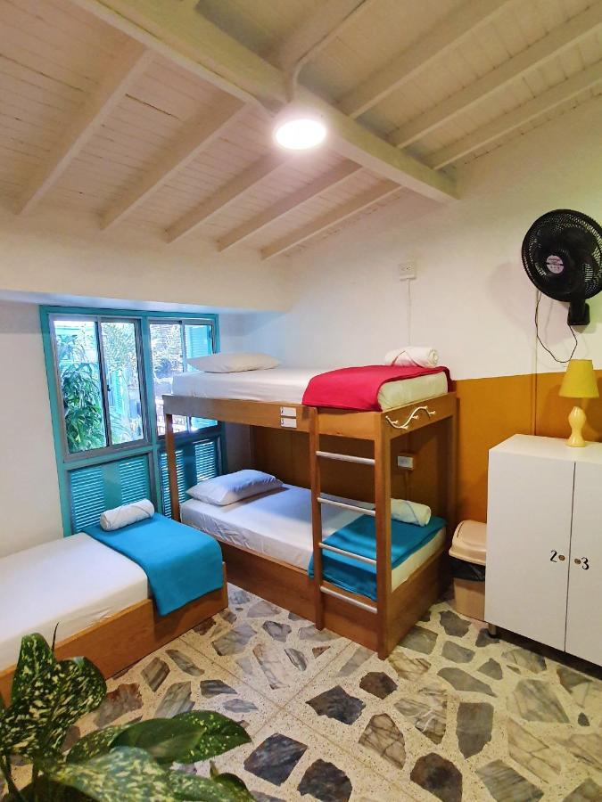 La Playa Hostel & Rooftop Medellin Bagian luar foto