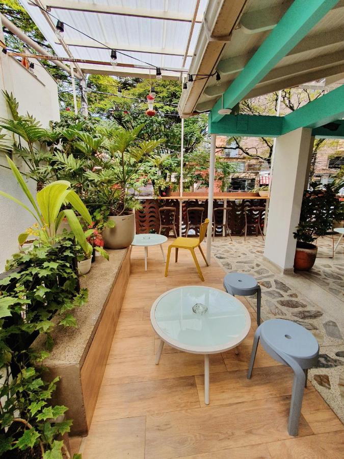 La Playa Hostel & Rooftop Medellin Bagian luar foto