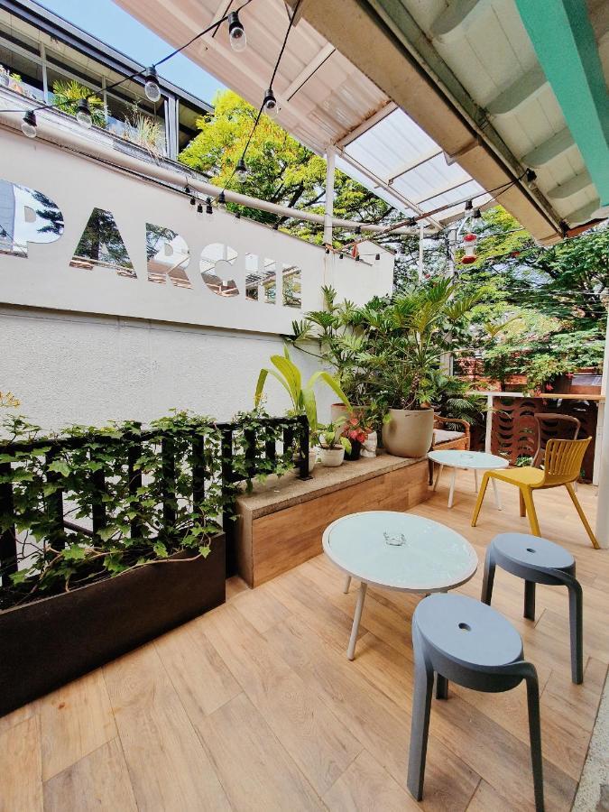 La Playa Hostel & Rooftop Medellin Bagian luar foto